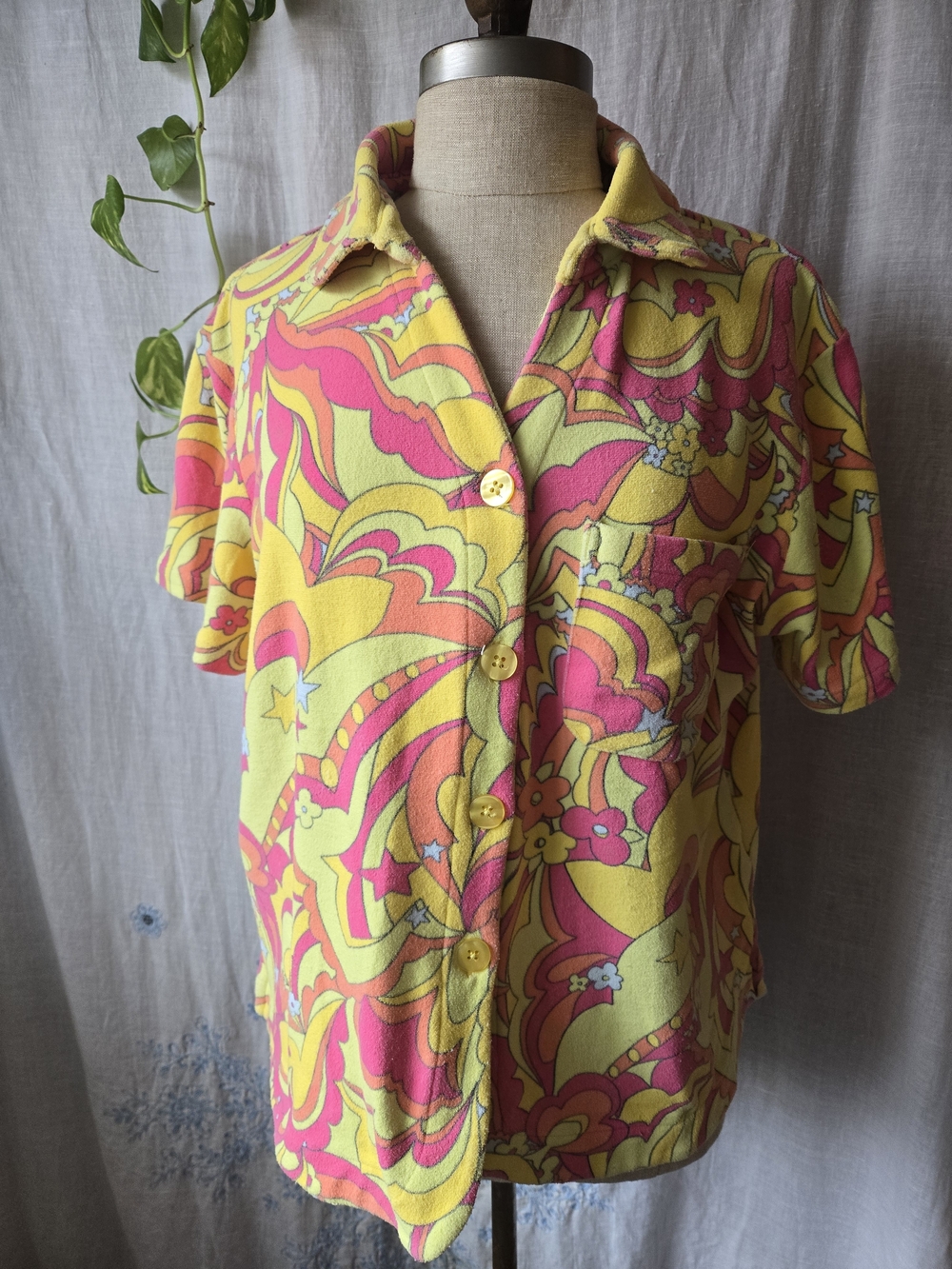 Frankie's Bikinis Retro Yellow & Pink Swirl Button-Down Shirt, Small